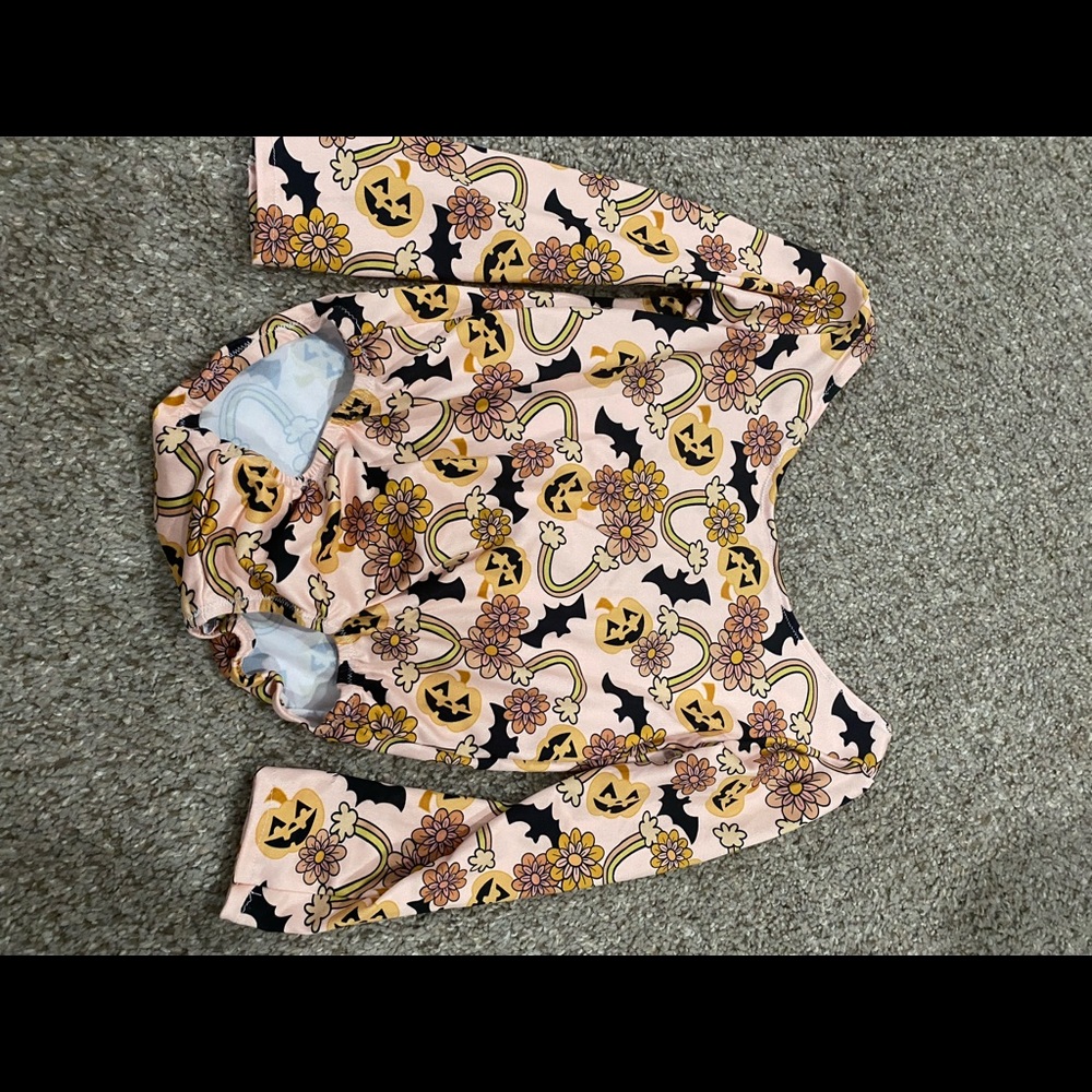 Scoop Back Leo - Pumpkins